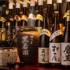 定番から希少なものまで楽しめる焼酎のラインナップが嬉しい