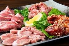 6600円コースにはない「King of ユッケ」や「ラムチョップ」も絶品です
飲み放題もついてこの価格！
