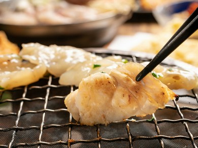 「Fuku浜金」の看板メニューである厚切りてっさと特製だれで食べる焼きふぐは他では食べられない逸品です
