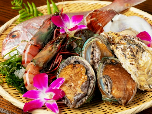 肉と共に楽しみたい、新鮮な魚介類