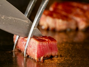 厳選したA5ランクの黒毛和牛を使用したステーキ