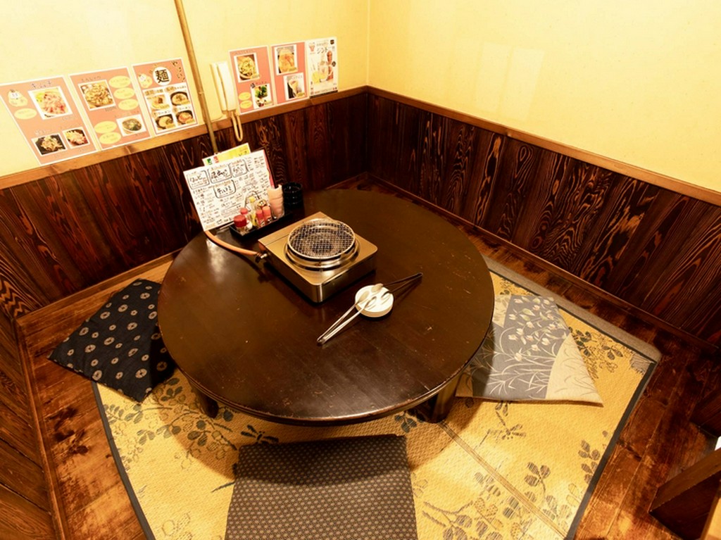 周りを気にせず過ごせる個室は、2名から最大16名までで利用可能