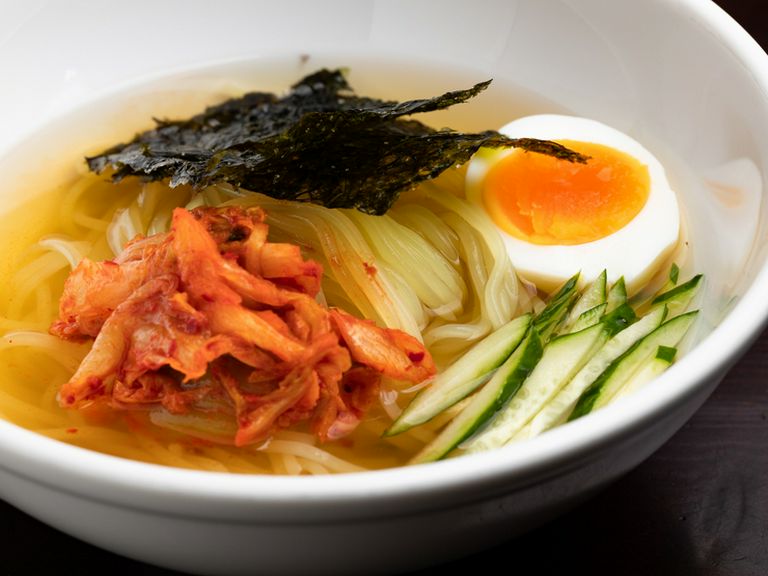 新鮮なホルモンと焼肉、豊富な居酒屋メニューで、家族団らんを