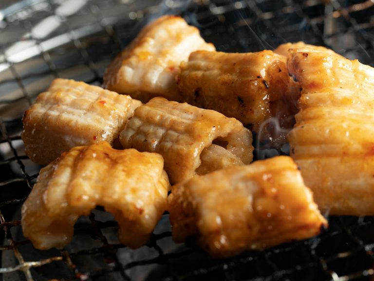 しっかりとした噛みごたえで、香ばしい匂いが食欲をそそる『シマチョウ』