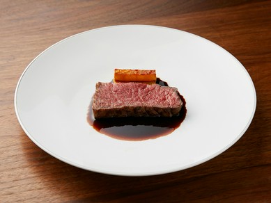 B?uf "YAMATO"grill? ? la pierre de volcan, sauce Bordelaise  大和牛の溶岩グリエ