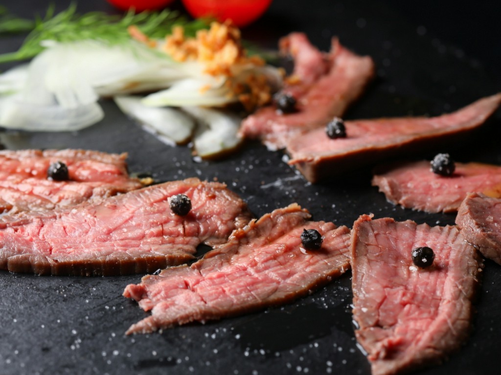 牛たたきのカルパッチョ