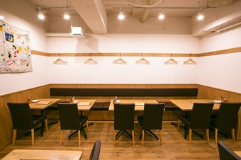 木を多く使い、落ち着いた空気感を大事にした造り