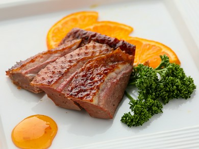 パリパリとした皮の食感と肉汁たっぷりの『ガチョウのロースト』は一度食べたら忘れられない味わい