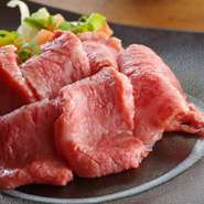 ふらっとの来店でも2,000円で飲み放題メニューがご注文頂けます。飲み放題付きパーティーコースは4,000円～！
プレミアムモルツを始め、100種のメニューからお好みの一杯を探してみて下さい。