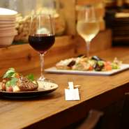 ワインと料理を頼んで心ゆくまでお喋り、それとも肉料理三昧。いつ訪れてもリラックスできる雰囲気でメニューもバリエーション豊富なので、北越谷でデートの機会に便利です。

