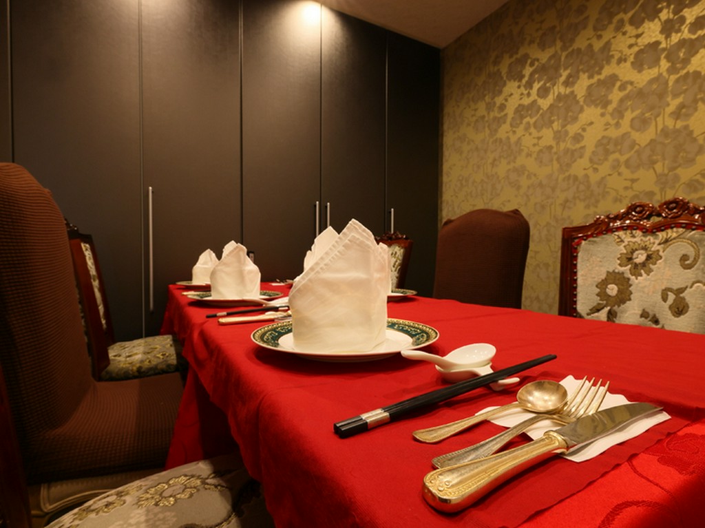 ヌーベルシノワにふさわしい食器やカトラリー