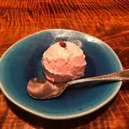 隠れたヒットメニュー『桜風味のアイスクリーム』