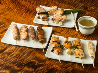 12品で鶏1羽の多彩な味わいを堪能する『フルコース』12品