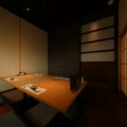 手足を伸ばしてくつろげる掘りごたつの個室あり。わさび抜きの鮨など、料理も柔軟に対応。小さなお子様連れでも安心して一家団欒できます。