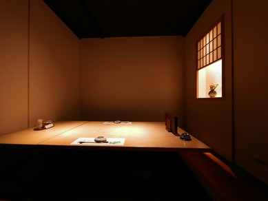 やわらかな照明が照らす空間、心地いい時間がゆっくり過ぎる