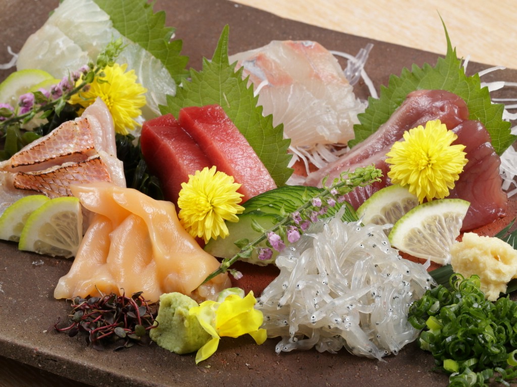 旬の海の幸の旨みを味わう『本日のお刺身盛合せ』　