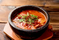 アサリの風味が効いたあっさりでヘルシーな鍋
［カクテキ・サラダ・ライス］

●トッピングはいかが？
キムチ／納豆／チーズ　各120円
えび　220円