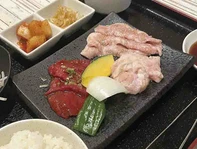 おすすめのお肉盛り合わせ
［味噌タン・トントロ・ホルモン］