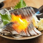 新鮮な魚介ならではのプリプリした食感、素材本来の味わいを楽しめる人気の盛り合わせ。日本酒や焼酎など、好みのお酒といっしょに味わえば一層美味です。注文は2人前から。

