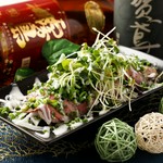 良質な和牛を存分に楽しめるよう、シンプルにカルパッチョ仕立てに。