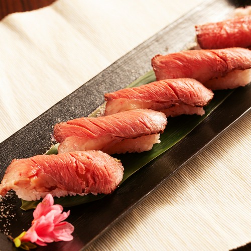 人気の肉寿司