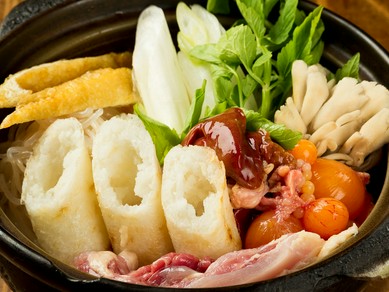 これぞ秋田料理の代表格、比内地どりを丸ごと味わう『キリタンポ鍋』一人前