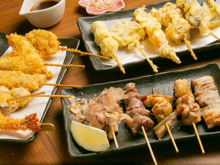 北海道産鶏肉・豚肉を使い、店内で串打ち