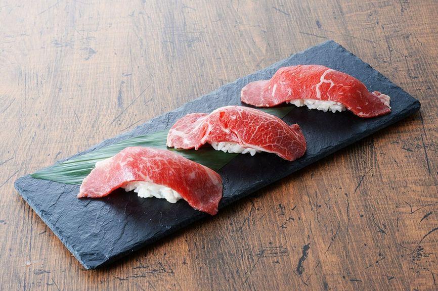 炙り肉寿司3貫盛