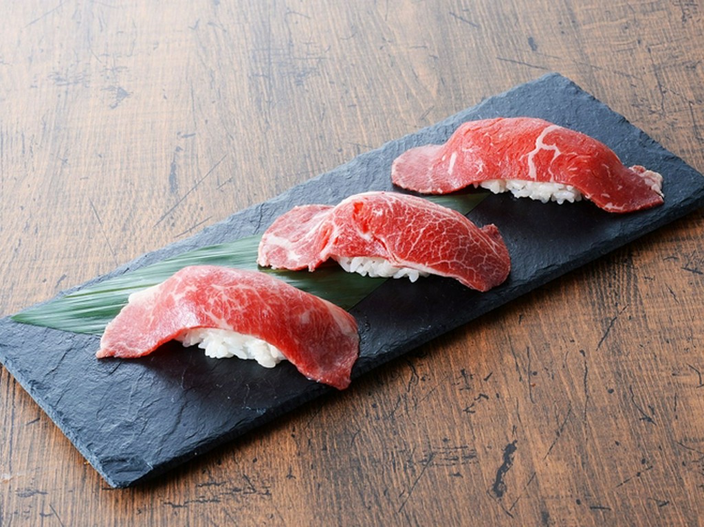 炙り肉寿司３貫盛