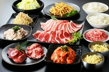 学生のお客様限定！！

全１１品のお料理とライスおかわり自由＆120分ソフトドリンク飲み放題付！！