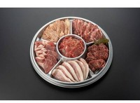 ２～3人前　

牛カルビ/トントロ/牛サガリ/スマイルポークカルビ/セセリ/特選生ラムジンギスカン
　　　　　　　　　　　　　　　　　　　　　　　　　　　　　計600ｇ