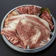 ２～3人前

和牛極上カルビ/和牛リブロース/極上サガリ/せせり/トントロ
スマイルポークカルビ/特選生ラムジンギスカン
　　　　　　　　　　　　　　　　　　　　　　　計600ｇ