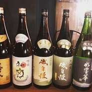 磯自慢は大吟醸、吟醸、本醸造を揃えています。その他　フルーティーな初亀、日本一の普通酒との噂もある喜久酔をお楽しみください。