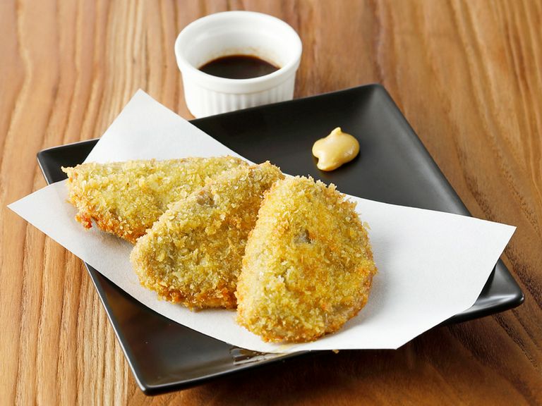 魚の旨みが詰まった静岡のソウルフード『黒はんぺんフライ / 焼き』3枚 (2枚/400円)