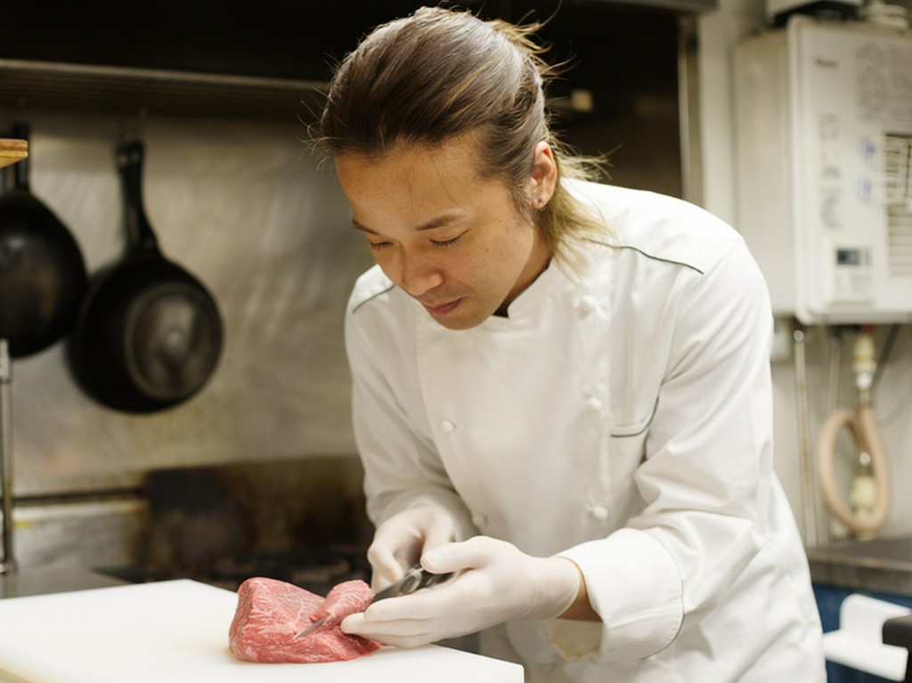 肉の部位に合わせたカットで、肉のおいしさをアップ