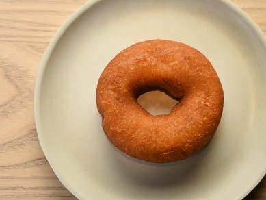 もっちもちの食感で、素材のおいしさを感じられる『koe donuts（プレーン）』