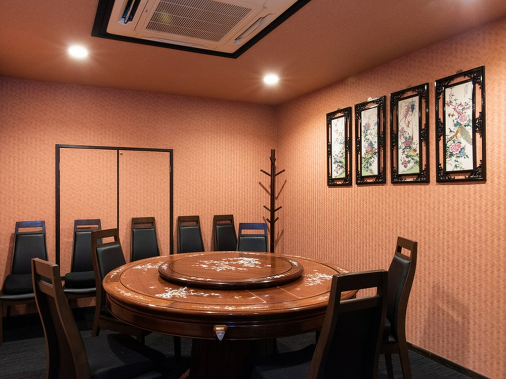 最大35名定員の個室は、会社の会合にも利用可能