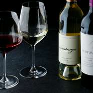 人気のケンゾーエステイトを始めとして、料理に合うワインを各種取り揃えています。人気で希少価値の高い日本酒や焼酎、ジャパニーズウイスキーも山崎、白州、響、イチロ一ズモルトなど種類豊富です。