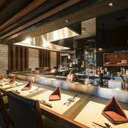 カウンターは感染症対策もされており、しっかりとした吸気装置もございますので、鉄板焼の場合安心してご利用頂けますので、皆様の御利用をお待ち申し上げております。