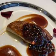 現在フォアグラが品薄状態の為、ご提供を中止しております。