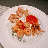 現在天使の海老の入荷が難しい為、ブラウンタイガーという海老でのご提供とさせて頂いております。