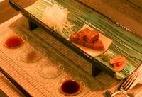 本日の前菜
フォアグラフラン
旬のお魚の鉄板焼
黒毛和牛ランプステーキ80g
(黒毛和牛サーロイン70ｇ変更＋2,200円)
淡路島産玉ねぎ
白米（ガーリックライスに変更＋440円）
お味噌汁・香の物
デザート・コーヒー