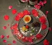 通常のディナーコースに乾杯スパークリングワイン＋スペシャルデザートプレート付きの記念日プランです。