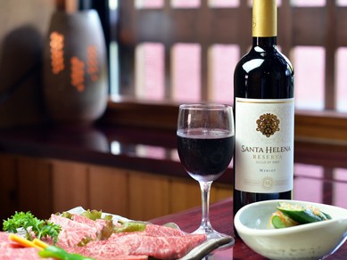 焼肉と相性のいいワインや各種のお酒を取り揃え