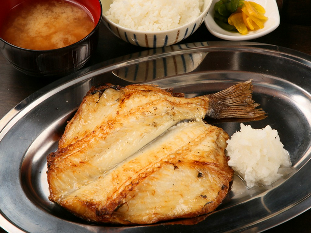 自慢の炉ばた焼を定食で。仕事終わりの晩酌にもぴったり