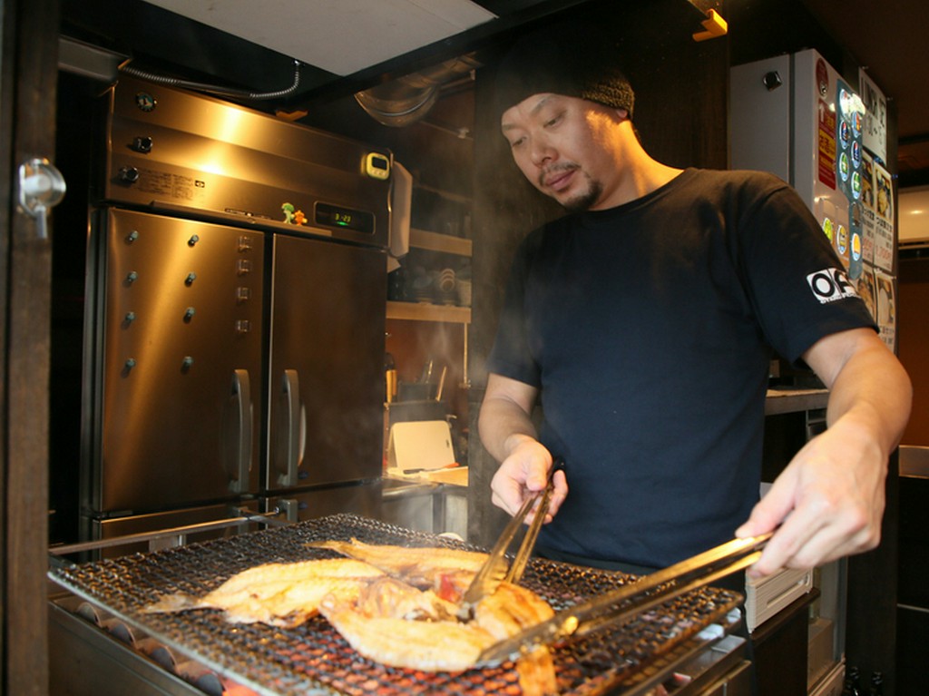 丁寧な火入れで素材の魅力を引き出し、ゲストの心とお腹を満たす