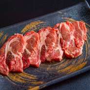 函館・五稜郭近くにあるラム肉専門店。クサミがなく、柔らかくてミルキーな風味の上質ラム肉を厳選。とくに『特上ラム』のジューシーさは驚きの美味しさ。『ラムの唐揚げ』など珍しい料理があるのも魅力です。