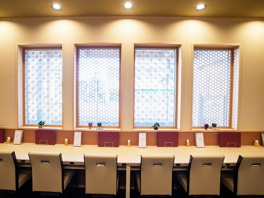 こだわりの食器を愛でながら酒を楽しむ瞬間はまさに粋