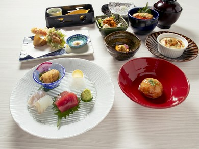 上質なうにをふんだんに使った贅沢な一皿がゲストの心をつかむ