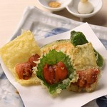 3種の素材とうにのそれぞれ異なる風味をご堪能ください。